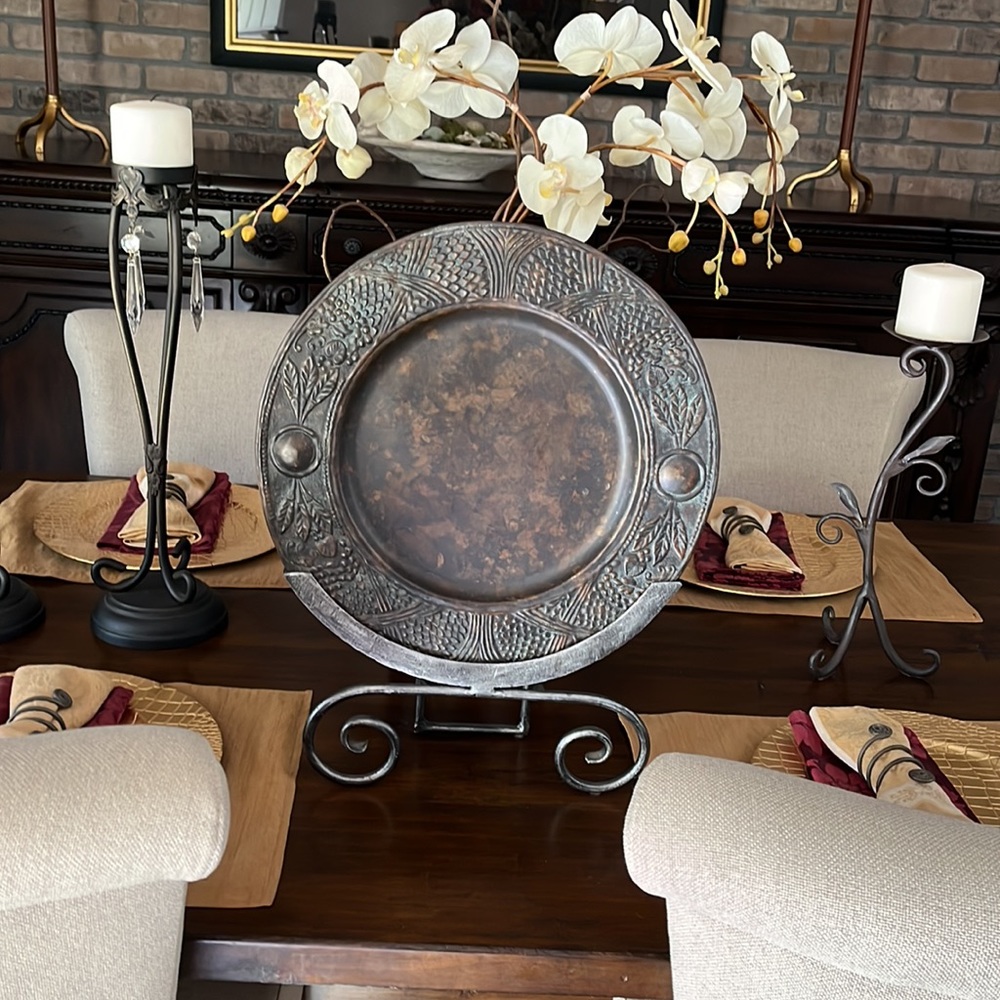 Elegant Iron Decorative Plate & Stand